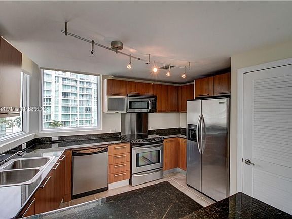 2nd image of 3000 NE 188th St APT 601