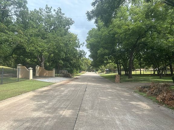 4th image of 1174 Whispering Oaks Dr