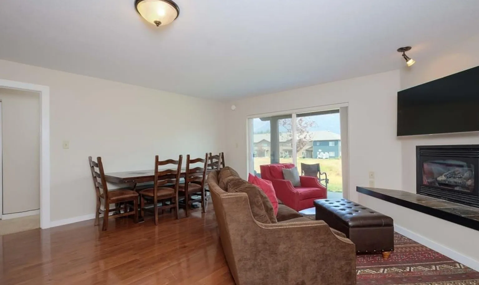 2 bed, 1092 sqft, $4,200 — Photo 1
