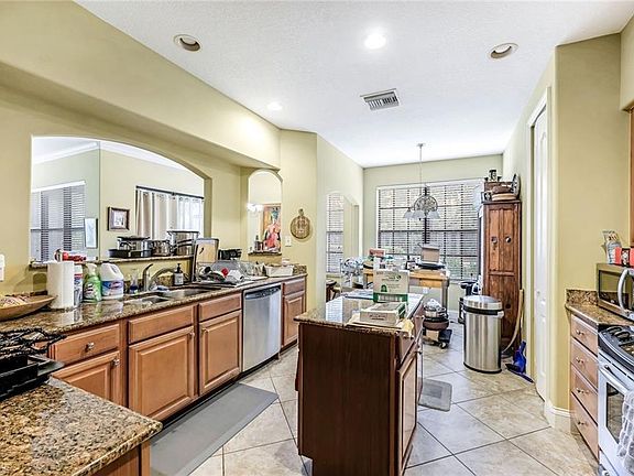 5th image of 1240 Carpazi CT #902