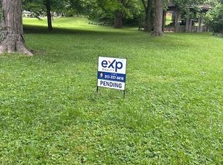 405 S 4th St, Zionsville, IN