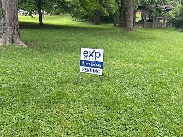 405 S 4th St, Zionsville, IN 46077