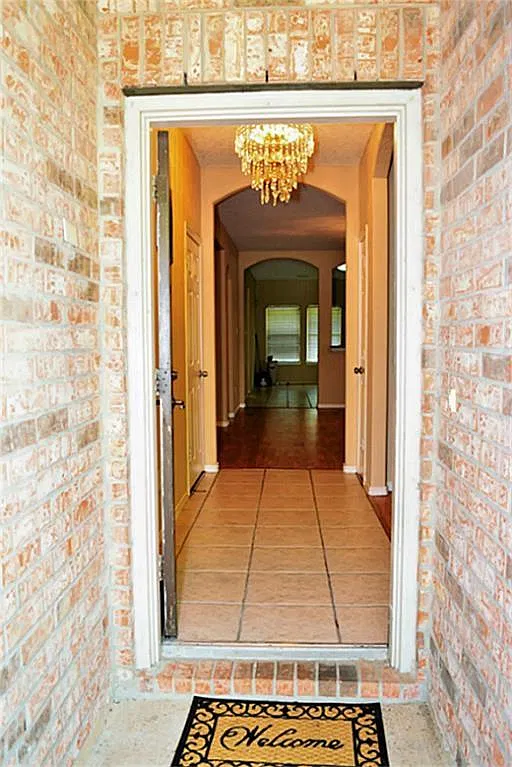 3 bed, 2.0 bath, $2,100 — Photo 2