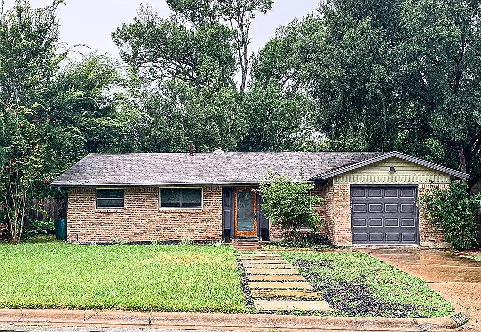 2704 Nottingham Ln