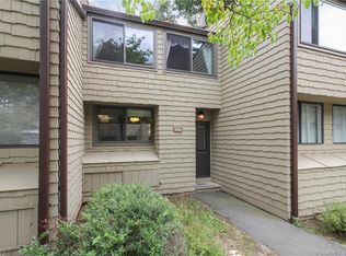 2 Gillette Ct #C, Simsbury, CT 06070