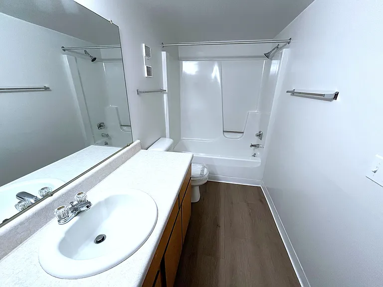 Charter Oaks Apartments — Photo 115