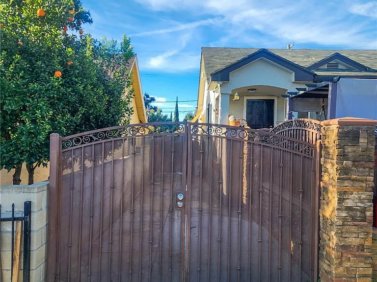 4422 Moonstone Dr — Photo 3