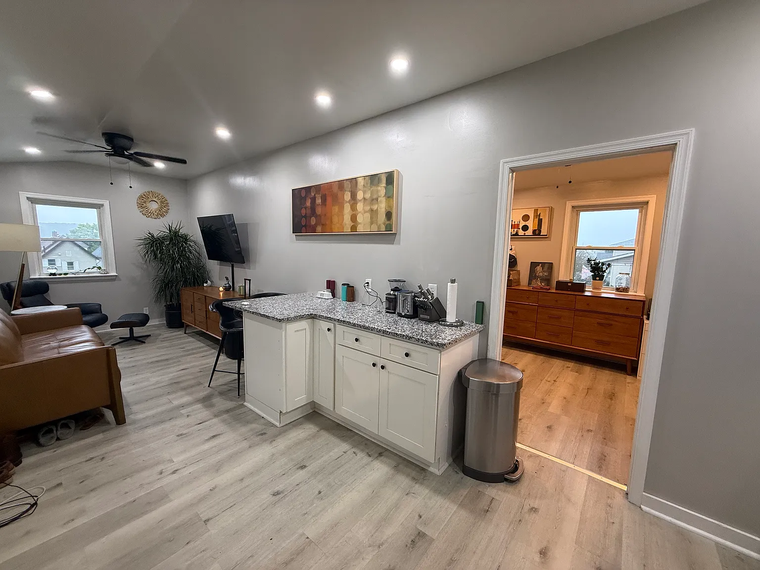 2 bed, 1000 sqft, $1,155 — Photo 3