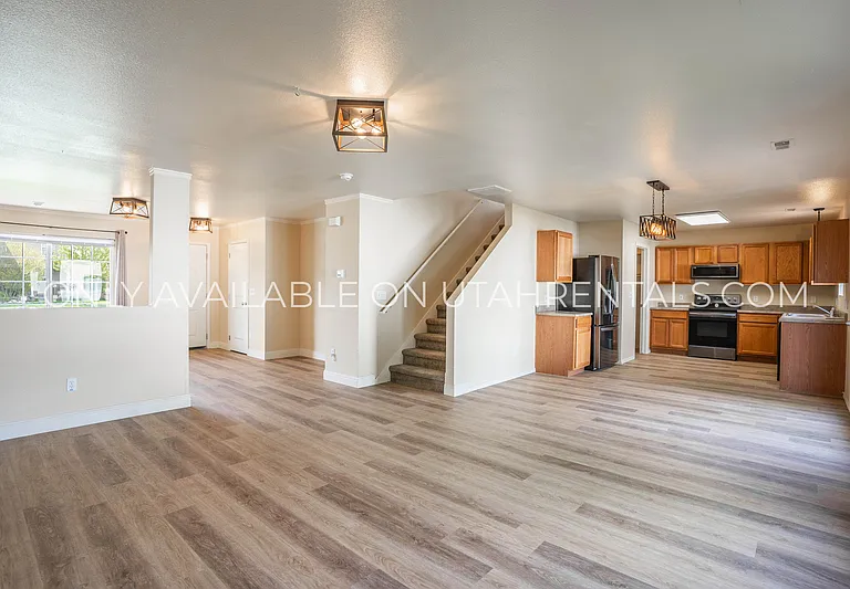 215 S 1050 W — Photo 9