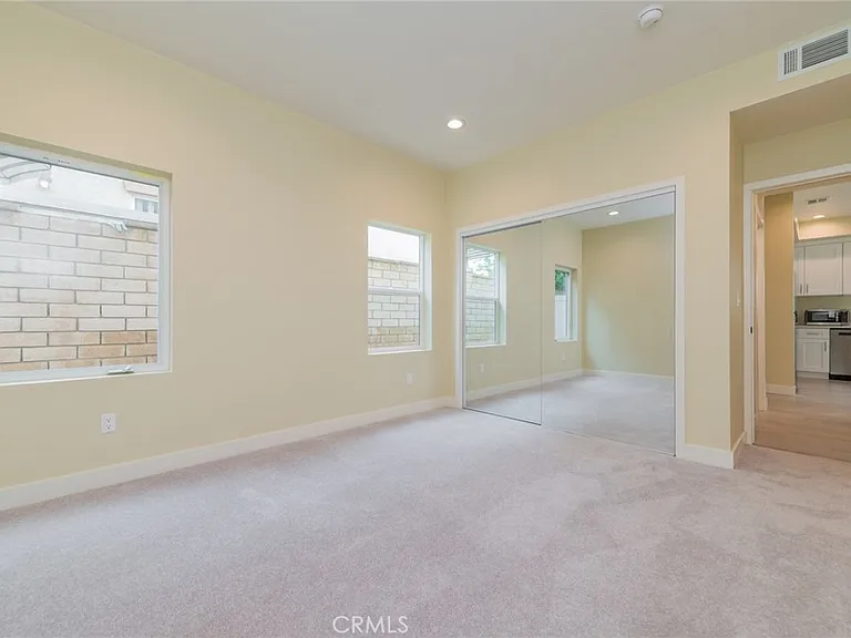 642 W Grand Ave — Photo 8