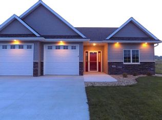 1907 Paradise Rd, Albert Lea, MN 56007