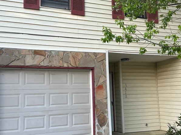 1412 Pine Tree Trl, Atlanta, GA 30349