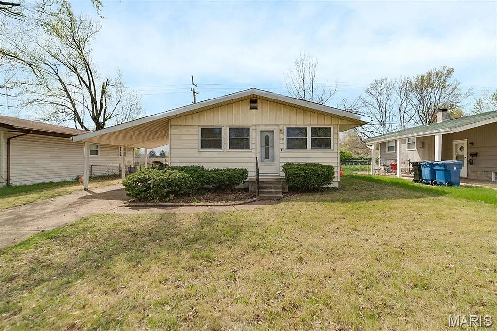 10431 Lilac Ave photo 1