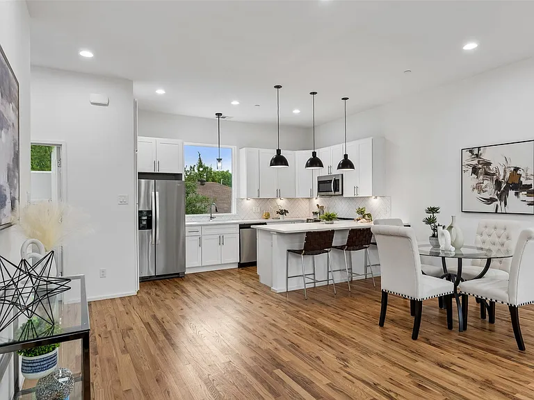 5647 Live Oak St #101 — Photo 7
