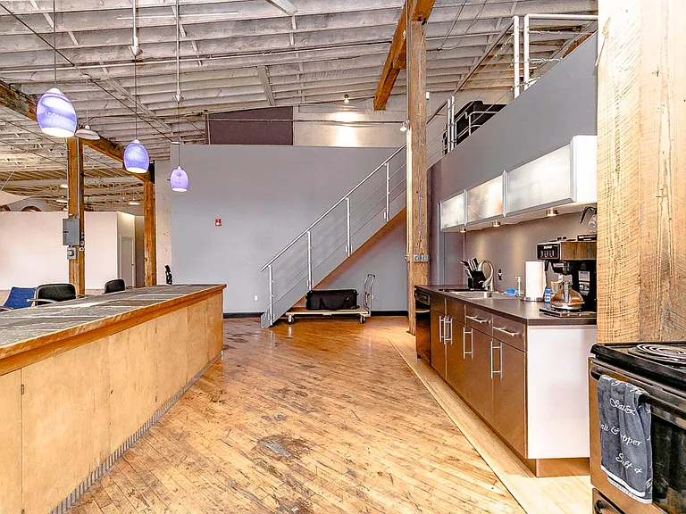 1622 Vine St — Photo 3