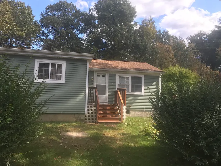 8 Oak Ave — Photo 1