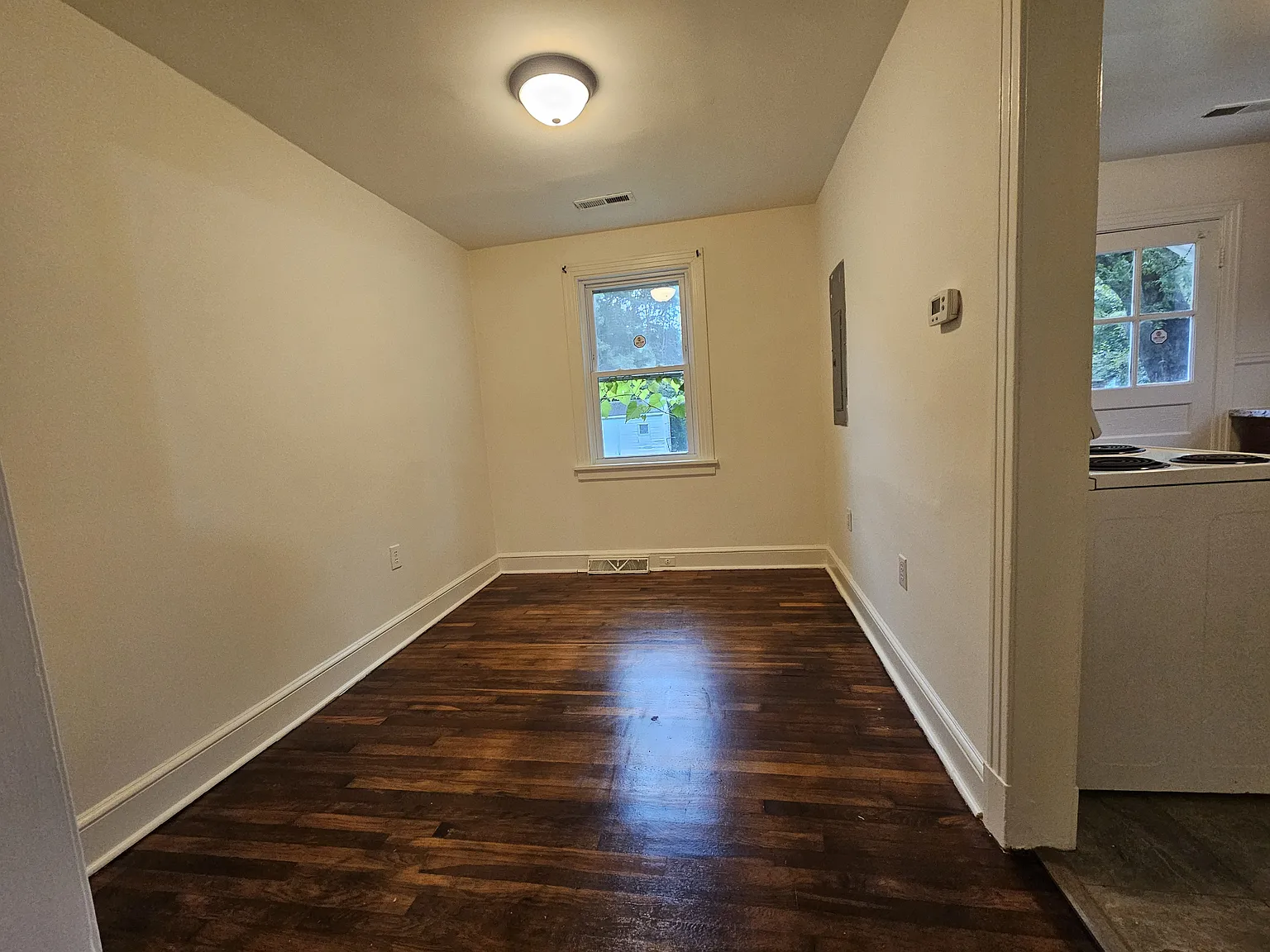 3 bed, 1257 sqft, $1,295 — Photo 4