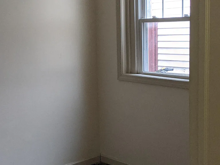 375 Berkshire Ave — Photo 7