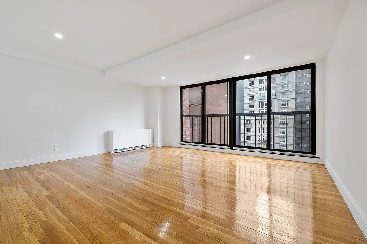 Building Photo - 123 E 54th St #B