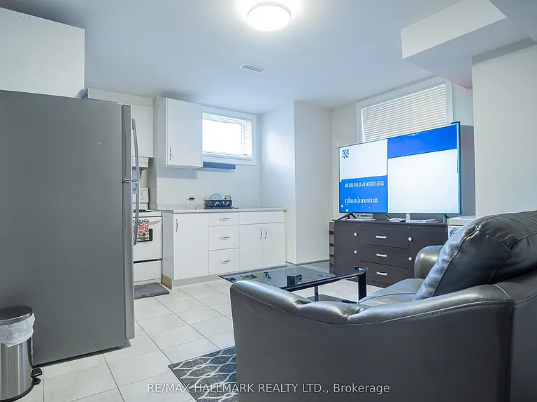 35 Roberta Dr #2 — Photo 1