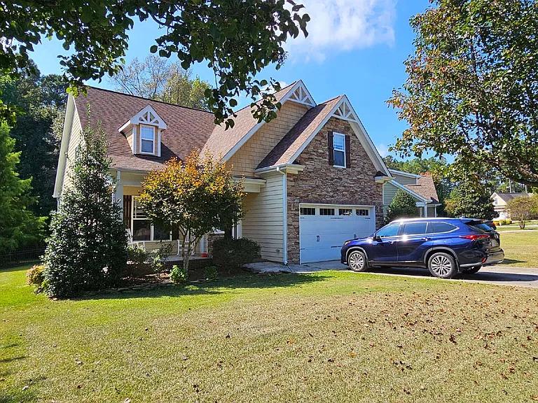 305 Skipping Water Dr — Photo 3