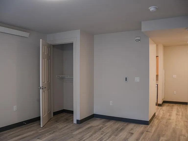 Kirkland Heights Apartments — Photo 10