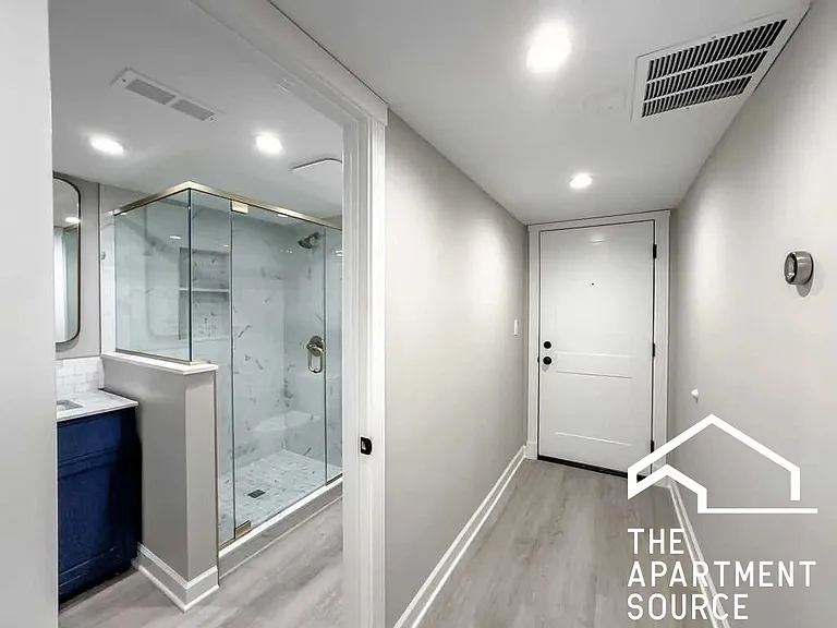 1536 N Hamlin Ave #G — Photo 5