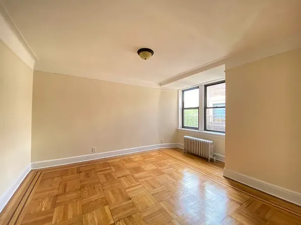 83-44 Lefferts Boulevard image 1 of 7