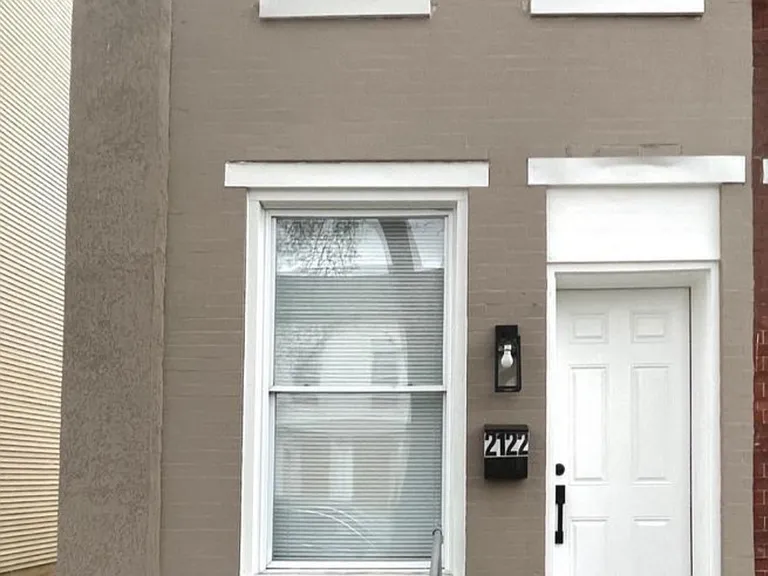 2122 Moore St — Photo 5