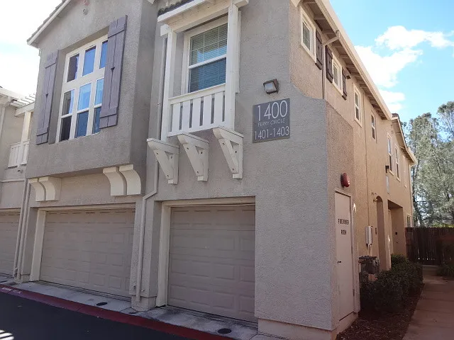 1402 Ferry Cir — Photo 1