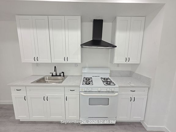 3rd image of 1118 E Avenue K