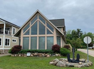 16769 Lakeview St, Spring Lake, MI 49456