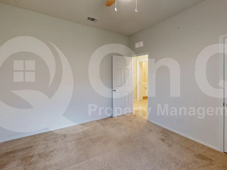 2213 Heaton St — Photo 14