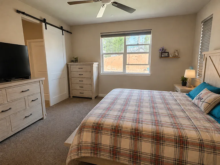 128 Berriman Loop — Photo 10
