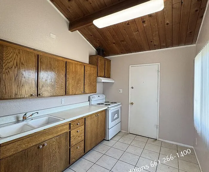 1933 Harvell Pl — Photo 6