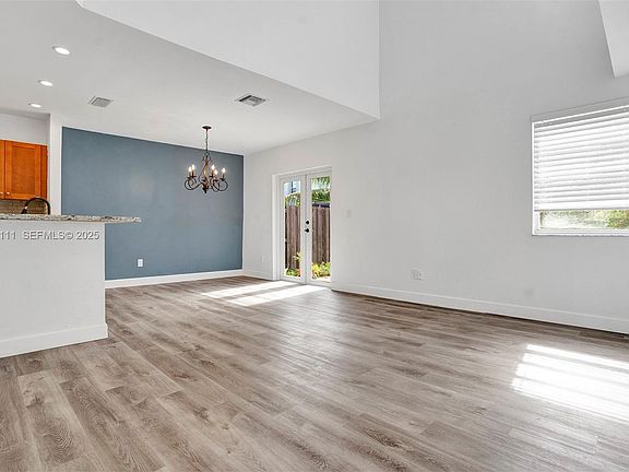 4th image of 20995 SW 84th Ave