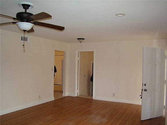 4th image of 1313 Burleson St
