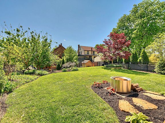 4th image of 1003 Edgehill Rd