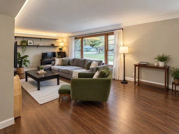 14549 Cedar Rd, Beachwood, OH 44122