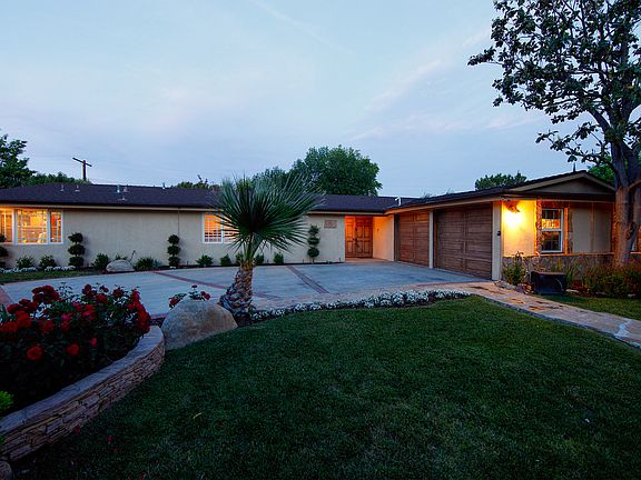 2nd image of 5704 Comanche Ave