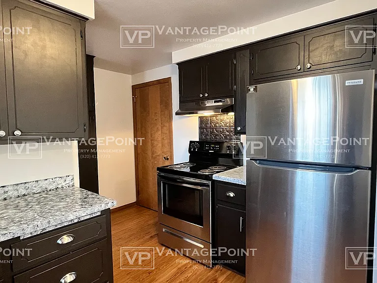 471 Taft St — Photo 16
