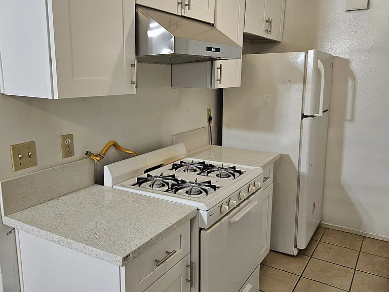 1042 W Pine St #B — Photo 6