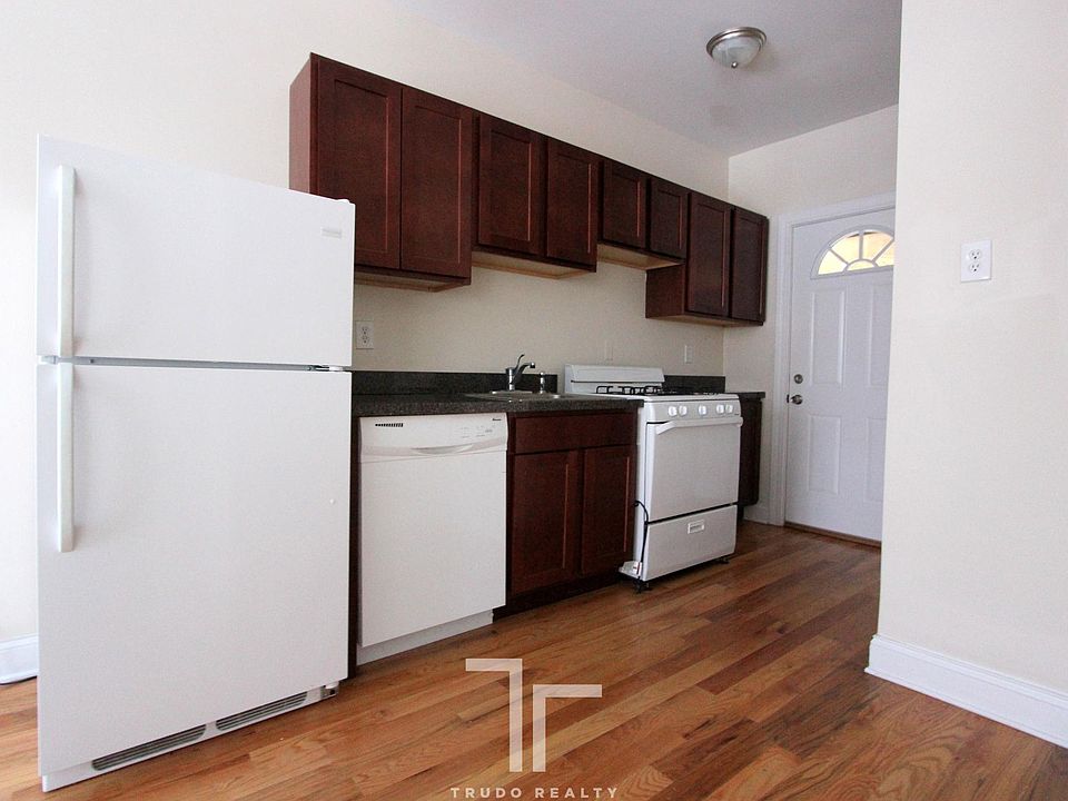 1st image of 624 W Cornelia Ave APT 2N