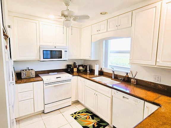 2nd image of 2601 S Roosevelt Blvd APT 401B