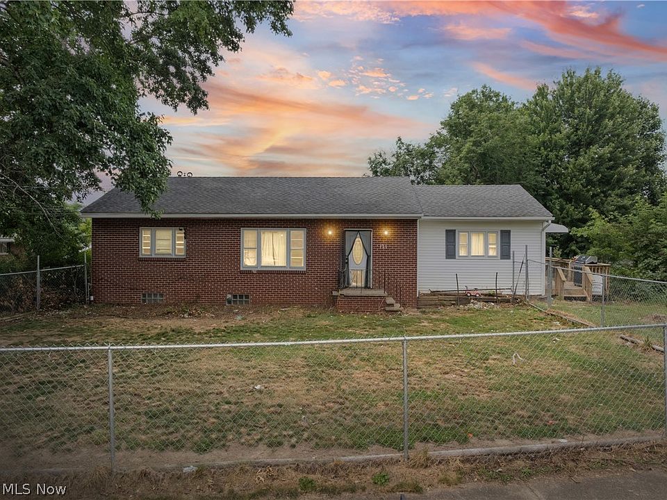 1st image of 121 E Ralston Ave
