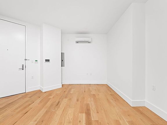 5th image of 597 Grand St #782