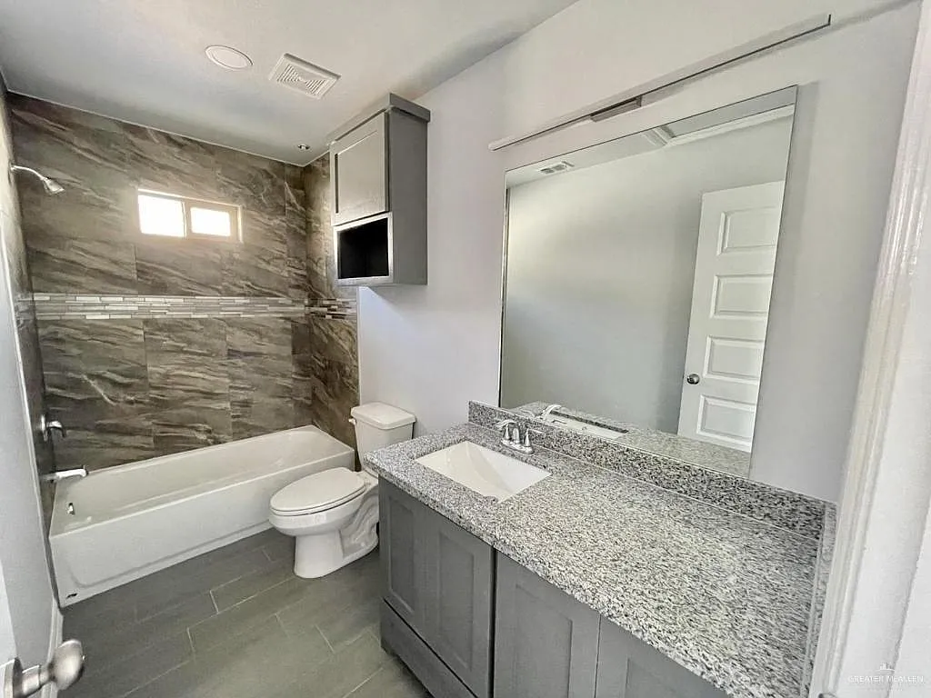 2 bed, 2.0 bath, 987 sqft, $1,050 — Photo 4