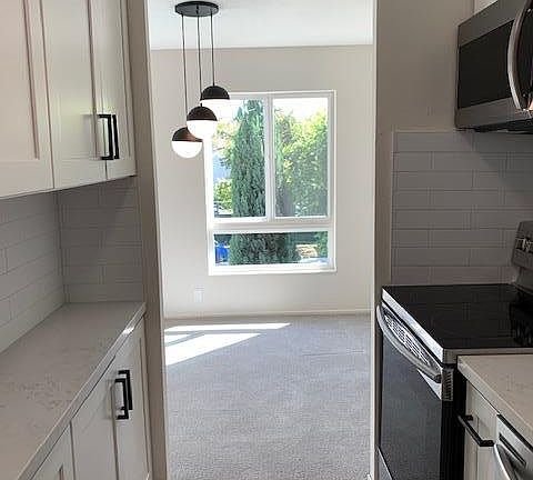 3rd image of 833 N Humboldt St APT 207