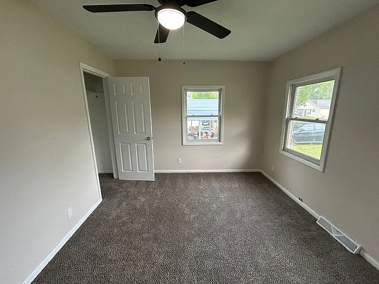 2056 McKinley Ave — Photo 6