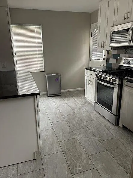 2 bed, 1052 sqft, $2,050 — Photo 4